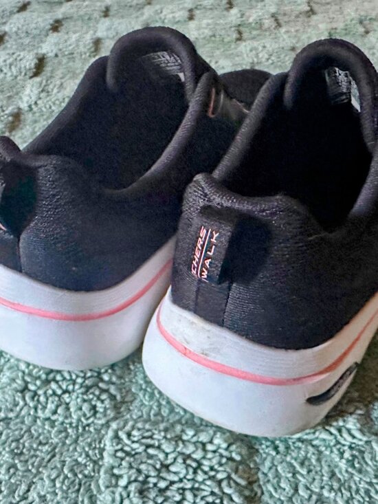 Skechers Women's Black Athletic Slip On Sneakers with Pink Trim - Size 8 - Picture 5 of 7